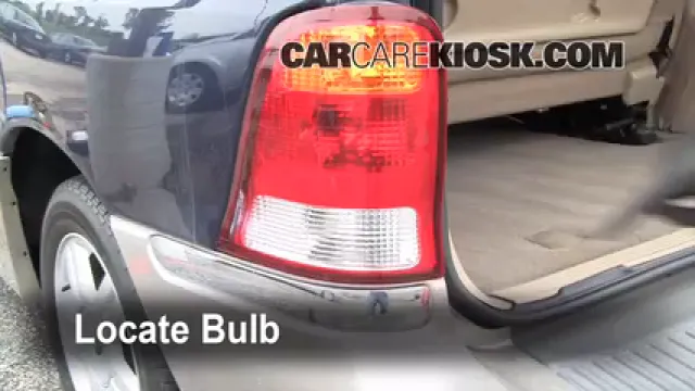 2002 Ford Windstar SEL 3.8L V6 Éclairage Feux de marche arrière (remplacer une ampoule)
